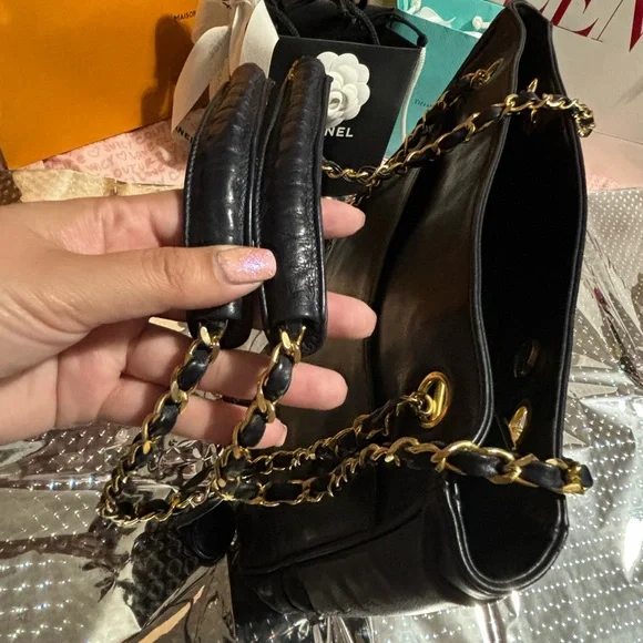 Vintage Chanel Black Leather tote - Picture 5 of 16